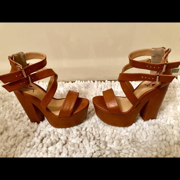 Platform heels - Picture 3 of 8